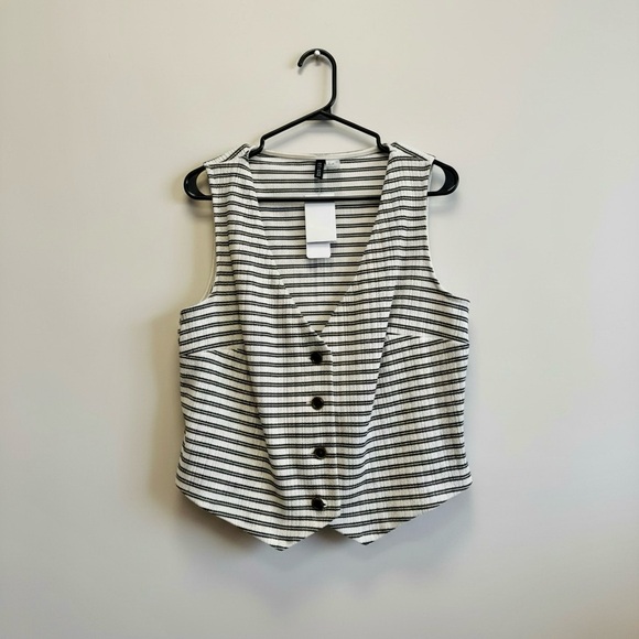 Divided Striped Black and White Vest - Picture 2 of 3